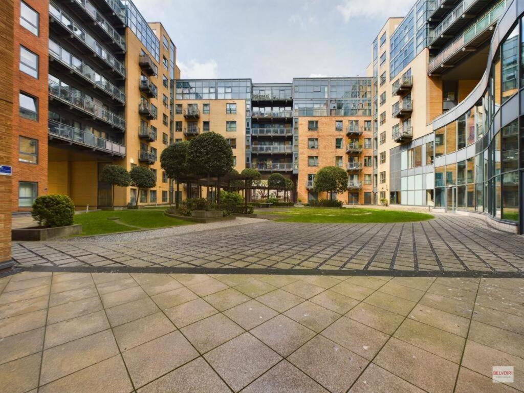 City Apartment In Great Location With A Balcony & Parking Possible - West One Sheffield Luaran gambar