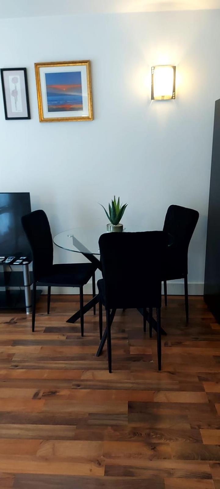 City Apartment In Great Location With A Balcony & Parking Possible - West One Sheffield Luaran gambar